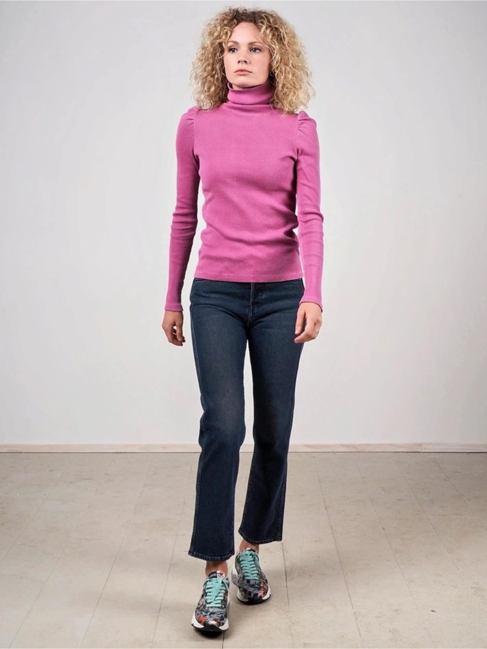 AMO Puff Sleeve Ribbed Turtleneck in Magenta-Size M